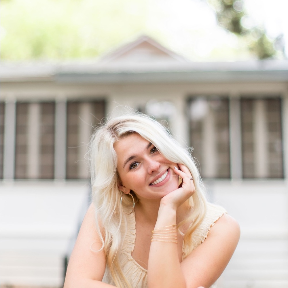 Meet your Posher, Claire